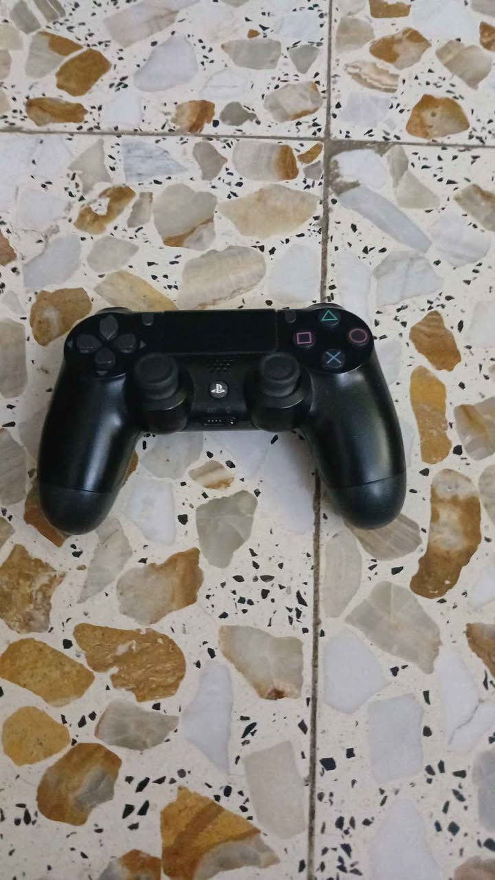 الذاكره 500 كيكا ويا كامل ملحقاته يده وحده تجاريه وخمس اقراص 
Uncharted 4
God of war ragnarok 
God of war 2018
Gta 5
Fc 24
وداخل الجهاز لعبه بيس 26 البلي للبيع او للمراوس ببلي فور مهكر للإستفسار علا الواتساب 
*********** بغداد, العراق
