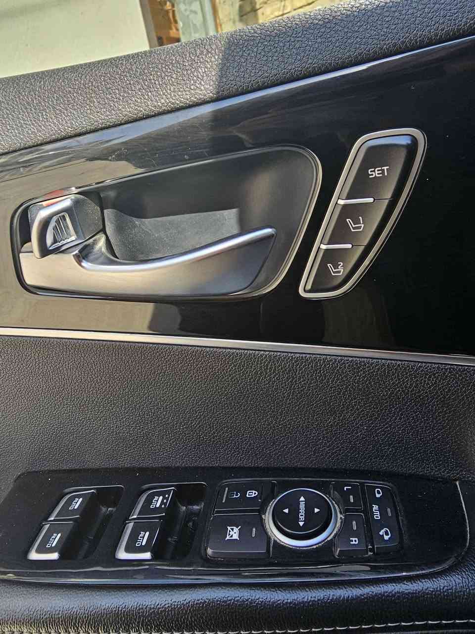 بسم الله الرحمن الرحيم... 
السلام عليكم... 
كيا سورينتو 2016 فئة SX V6 وارد امريكي
مواصفاتها معروفة 
محرك 3300 GDI 
كير ومحرك وتبريد كفالة عامة
حادثها بنيد معدل فقط مو مبدل 
لا لغود لا شواصي + جميع الايرباكات سليمة 
سنوية جديدة 
ماشيه 82 الف ميل 
سيارة نظيفة ما تتعب عليها 
السنوية بإسمي
السعر 185$ وبيها مجال بسيط للشراي 
للتواصل والاستفسار 
المكان بغداد الدورة 
*********** الاتصال فقط
*********** واتساب
