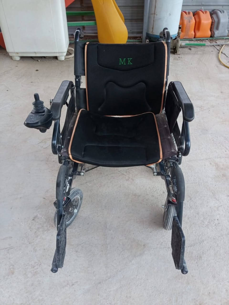 عربانه للبيع جديده ستعمال قليل 
تجي وأشوف بعينك 450وبيه مجال
***********
