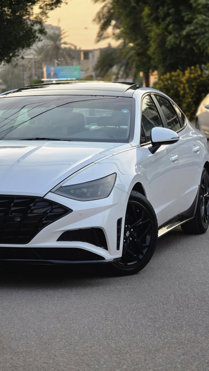 السلام عليكم
للبيع سوناتا موديل 2023 فئة سبورت ماشيهً 43mi بيها جاملغ صبغ عكس السائق وربع بنيد بدون دواخل بدون ايرباك السيارة جديدة رقم اربيل 
داخل بيجي محرك 2500 شاشه كبيره کامیرت دواره بانوراما 
اندرويد اوتو ابل کار بلي
رادار امامي خلفي 
اشاير بمري تحديد مسار قياده اليه
بريك تلقائي امامي خلفي
قياده سبورت نورمل ایکو کیر دكم اطفاء ذاتي اوتو هولد هيند بريك بصمه التحذير عند فتح الابواب شاشه اعطال .
السعر 186 $
العنوان السيدية للاستفسار ***********
