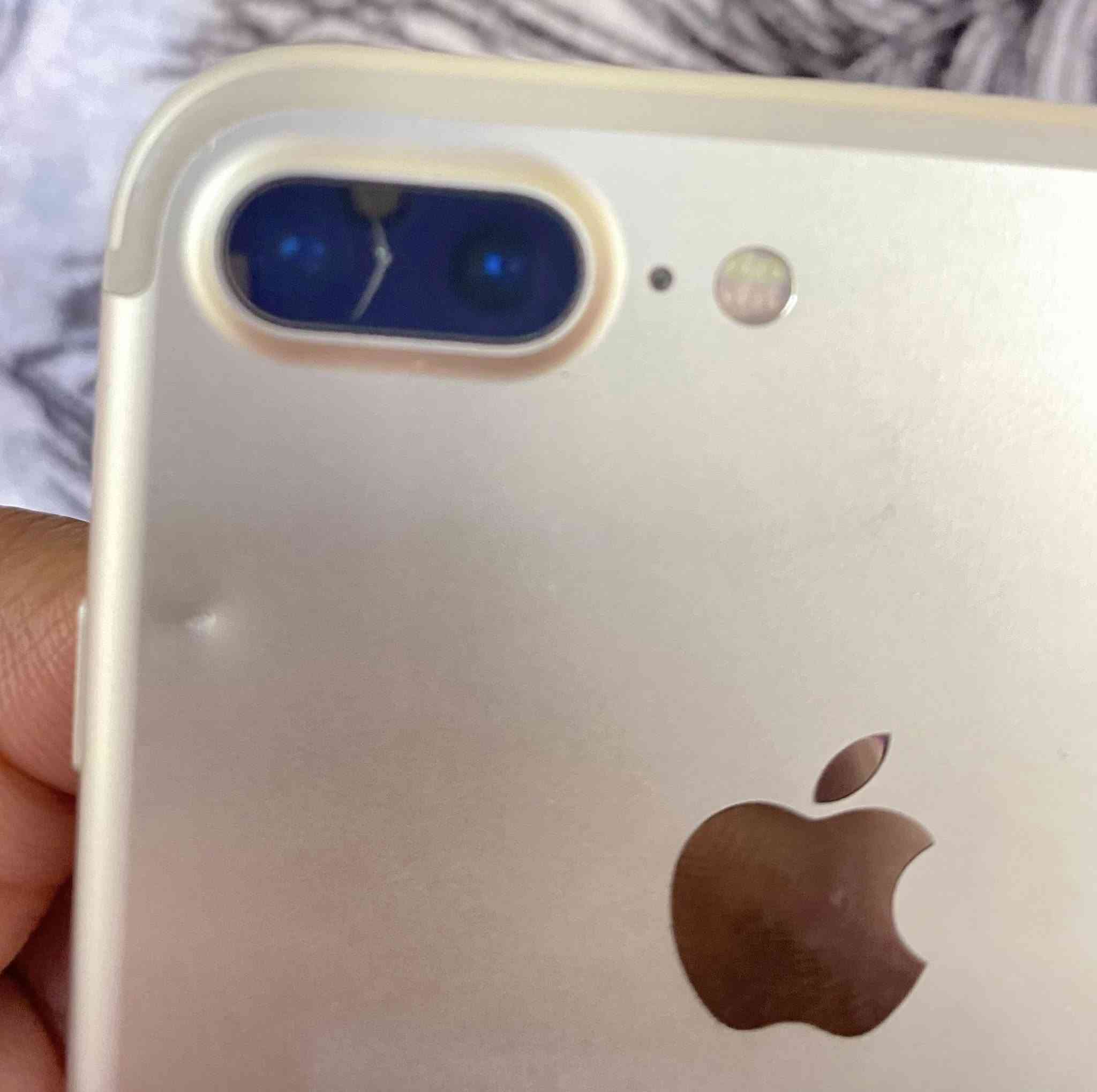 السلام عليكم
ايفون 7 بلاس 
بطاريه 65 بلاديه
يعني صرف كلش طبيعي اشحنه مره باليوم
ذاكره 32 ومنزل كل البرامج مثل ممواضح كدامكم وبي 3الالف صوره 
يشغل 40فريم ببجي ابداً ولايعلگ بلعكس سلس 
وينزل كل الالعاب والبرامج تاخذه تدعيلي
كامرته واضحه والله اوضح من ال11 زلالل وبيها فطر ممأثر ابداً لان مو بلعدسه ،
كلشي بلادي وشغال الله شاهد مابي عطل 
ياخذ شريحه (خط)
شغال من كل النواحي وصوته زلال وعالي خصوصي بالمكالمات  كلشي مذكور يمكم 

السعر 100 وبي مجال لان كلش نضيف والله 
العنوان الفلوجه الشهداء


**إذا كنت صاحب هذا الإعلان وتريد حذفه لأي سبب، رجاءا أرسل رسالة إلى الدعم الفني**