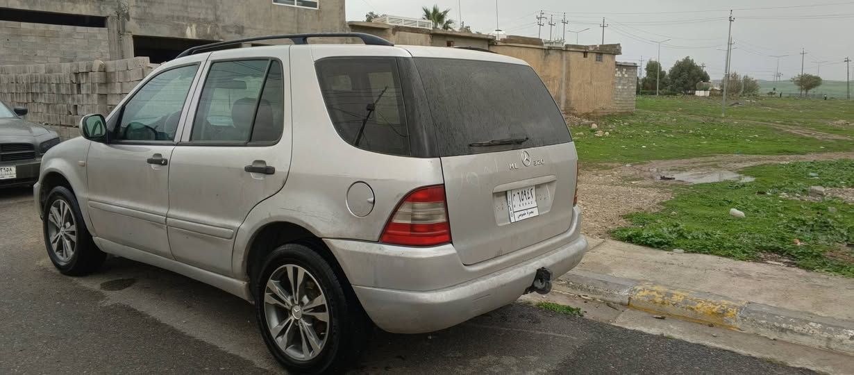 مارسيدز ML حه جم 320 مه كينه ي شه ش بستون فور ويل گير عا ديو تو ما تيك مه كينه و گيري به شه رت كاره باي هه موي ئيشه كات سه ياره كه بيسه ره تا يه ساقه به شه رتي مو سو برا وه نه بيت چوار تا يه ي تازه سه يار كه بيده عمو ليدرا وه به شه رتي ئه وه ي ما لي كه س نه بيت كيشه ي مه ده ني نه بيت ژ.م*********** كالار, السليمانية
