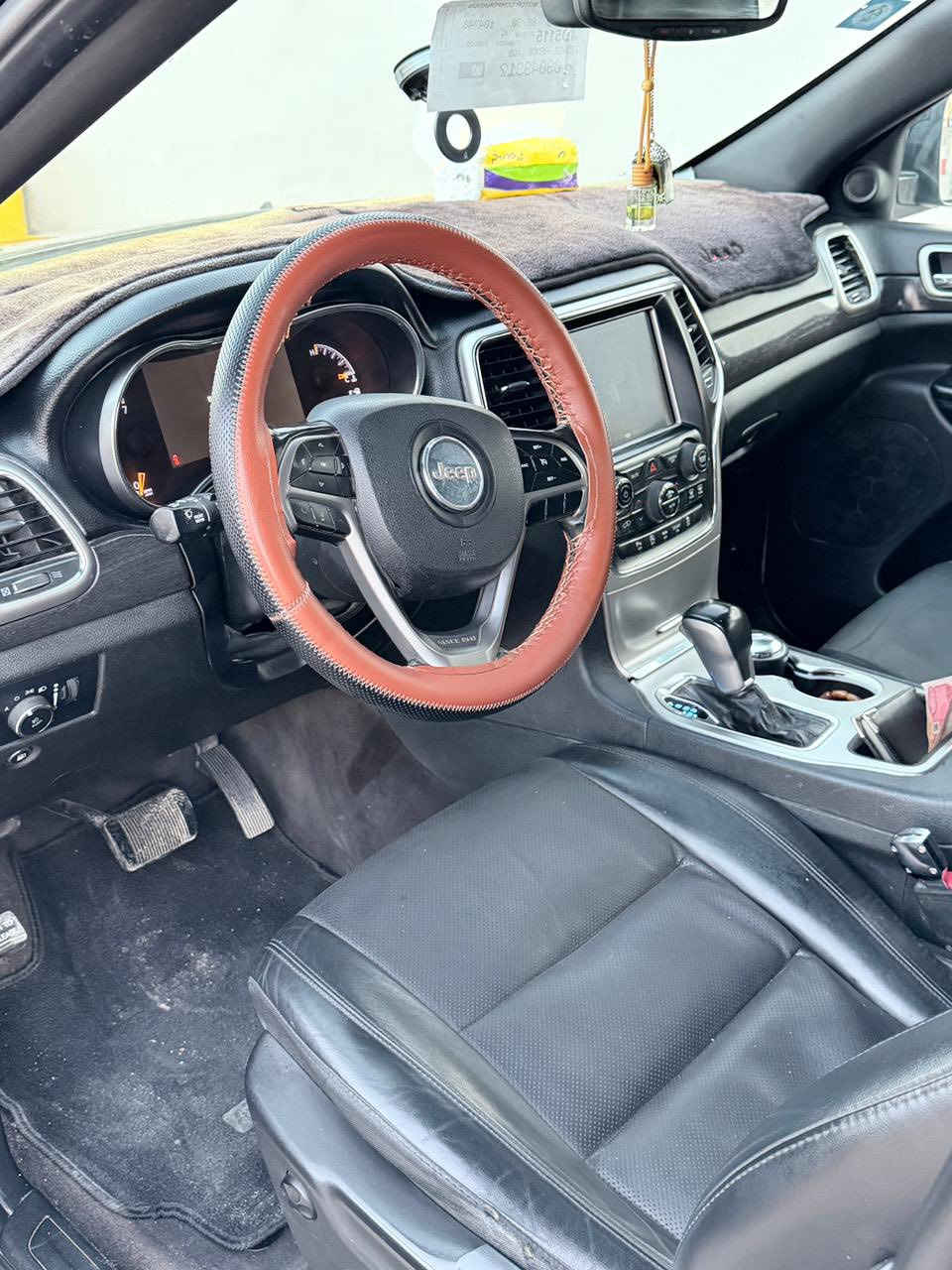 السلام عليكم
للبيع جيب وارد أمريكي  موديل 2018سته سلندر مكينه كير كفاله حادثها تبديل دعاميه إماميه والجاملغ راجع صور الحادث مع السونار  مرفقه مع المنشور 
السعر 210 
***********
