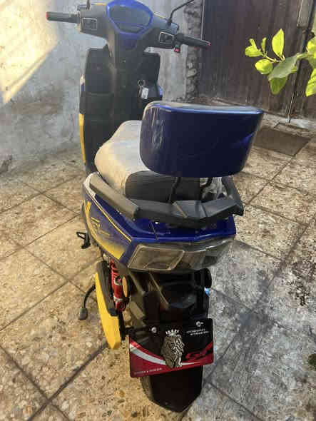 السلام عليكم  عندي دراجه شحن سگنس الملف 3800 ست بطاريات مسطره دراجه جديده السعر 700 الف  ***********رقمي
