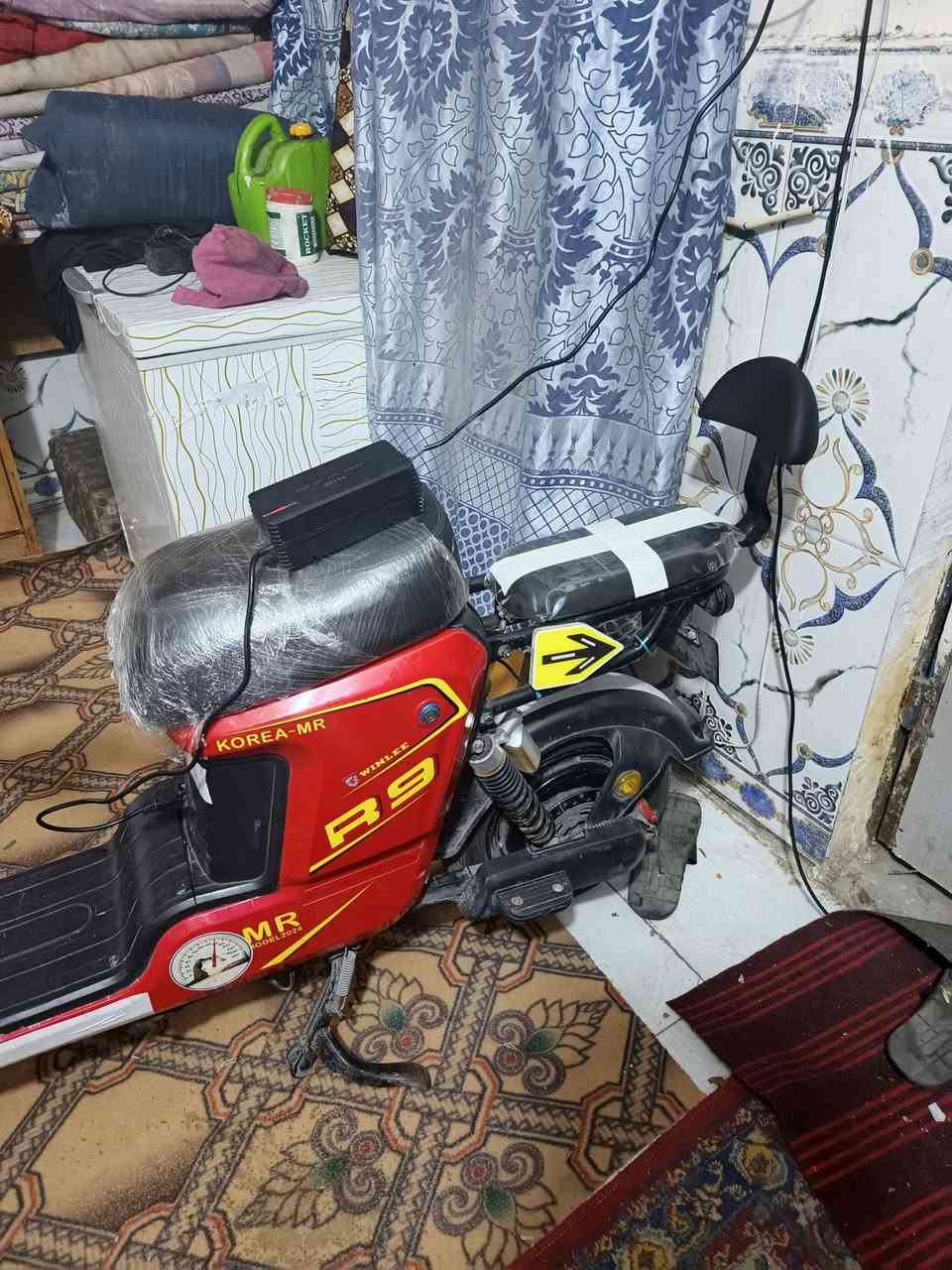 السلام عليكم دراجه شحن R9 الدراجه حلوه وهاي شوف العين بطاريات 16 أمبير قبل شهرين من شادهن مديل2024 السعر 400 بيهه مجال كلش غليل البصرة القبله ***********
