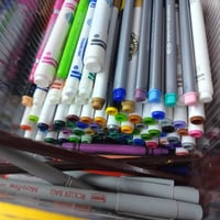 كارتون ألعاب مشكل • ٨٠ قطعة • الكترونيات وشواحن