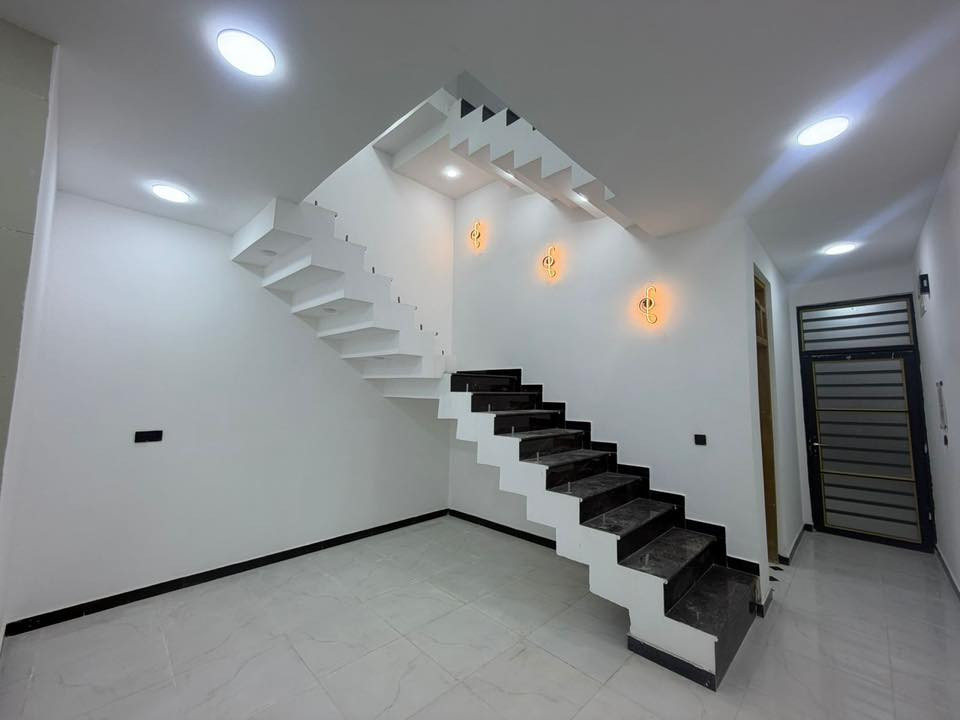 🏠فرصة مميزة للبيع 
ثلاث بيوت متجاورة في حجي عبد 
مساحة البيت الواحد 113 م 
للتواصل اكثر : ***********
