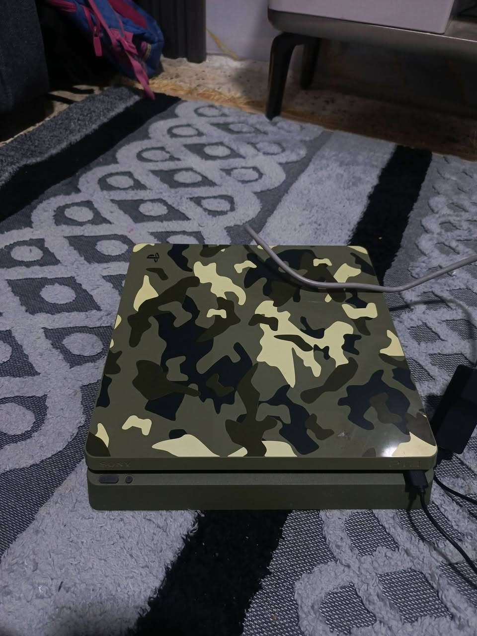 السلام عليكم عندي بلي 4 سلم باندل عسكري مهكر نضام 11 500 كيكه ويا 3 جوستكات بيهن مشاكل بسيطه ويا ملحقاته كامله الجهاز لا مفتوح ولا مصلح بي 3 لعبات رزدنت ايفل 4 او فيفا 25 او ufc 4 الجهاز كامل مكاني بغداد الحريه رقم *********** سعر 275 الف او بي مجال بسيط
