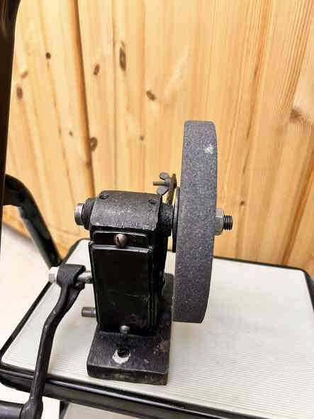 السلام عليكم 
للبيع كوسرة ثابتة صيني قديم عندي قطعتين سعر القطعة الوحدة 60 ألف 
متوفر توصيل 🚚  للاستفسار  ***********
