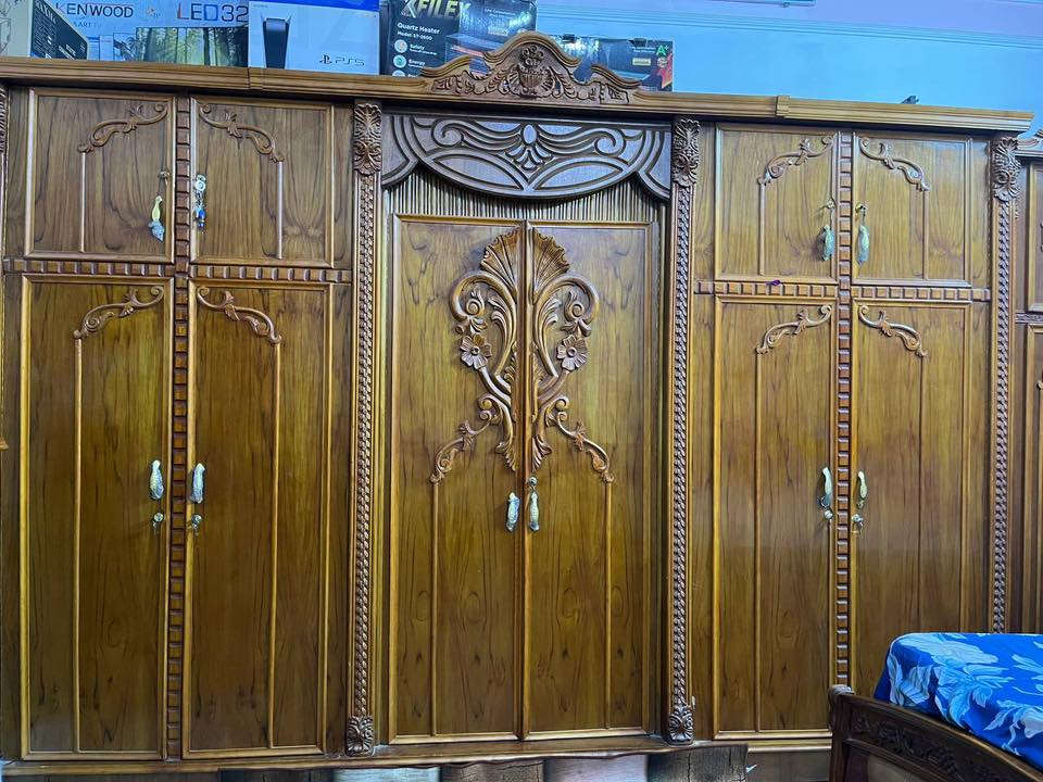 غرفة نجارة عراقي
ملاحظة : چرباية بداخلهة مخزن 

السعر مليون وبي مجال 
للتواصل : ***********
