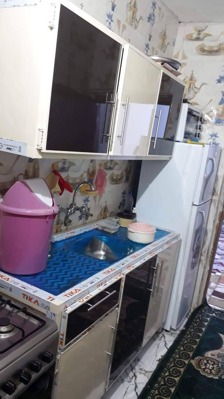 السلام عليكم مشتمل للبيع المتنبي قرب أسواق بيت كيطان يبعد عن ٥٠متر المساحه ٩٠متر بي أستقبال وغرفه ومبطخ وصحيات داخليه وخارجيه ومنور البيت نظيف وبناء جديد السعر ١٩وبي مجال ***********واتساب
