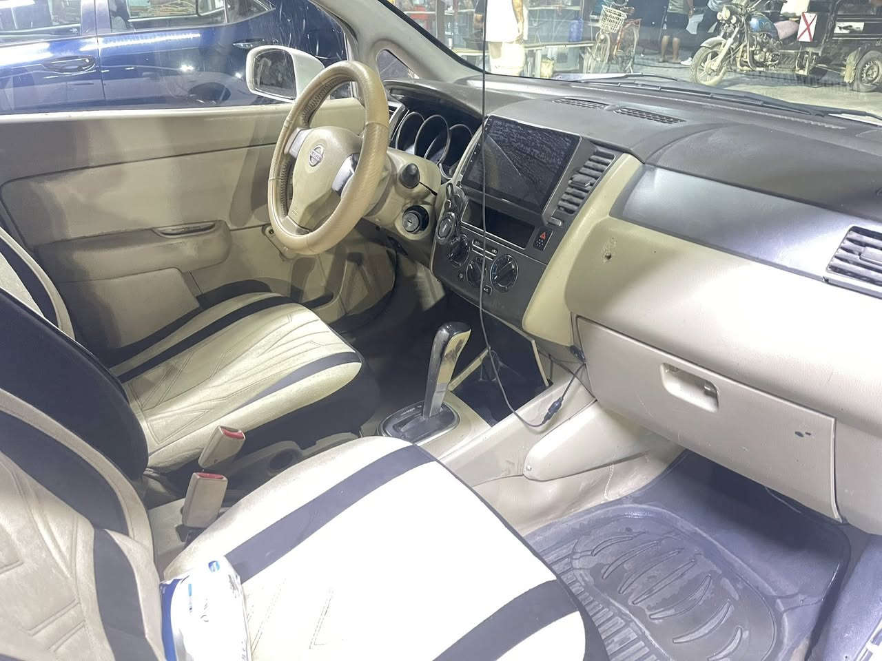 السلام عليكم 
للبيع

نيسان تيدا 2006
رقم مميز مواليد 
باسمي جاهزة هزة ورقم جديد 
كير ومكينه مكفولات
حداديه تخم تاير تبريد كله جديد 
مصبوغة عام 
مكانة بابل 
*********** 
السعر 85$
