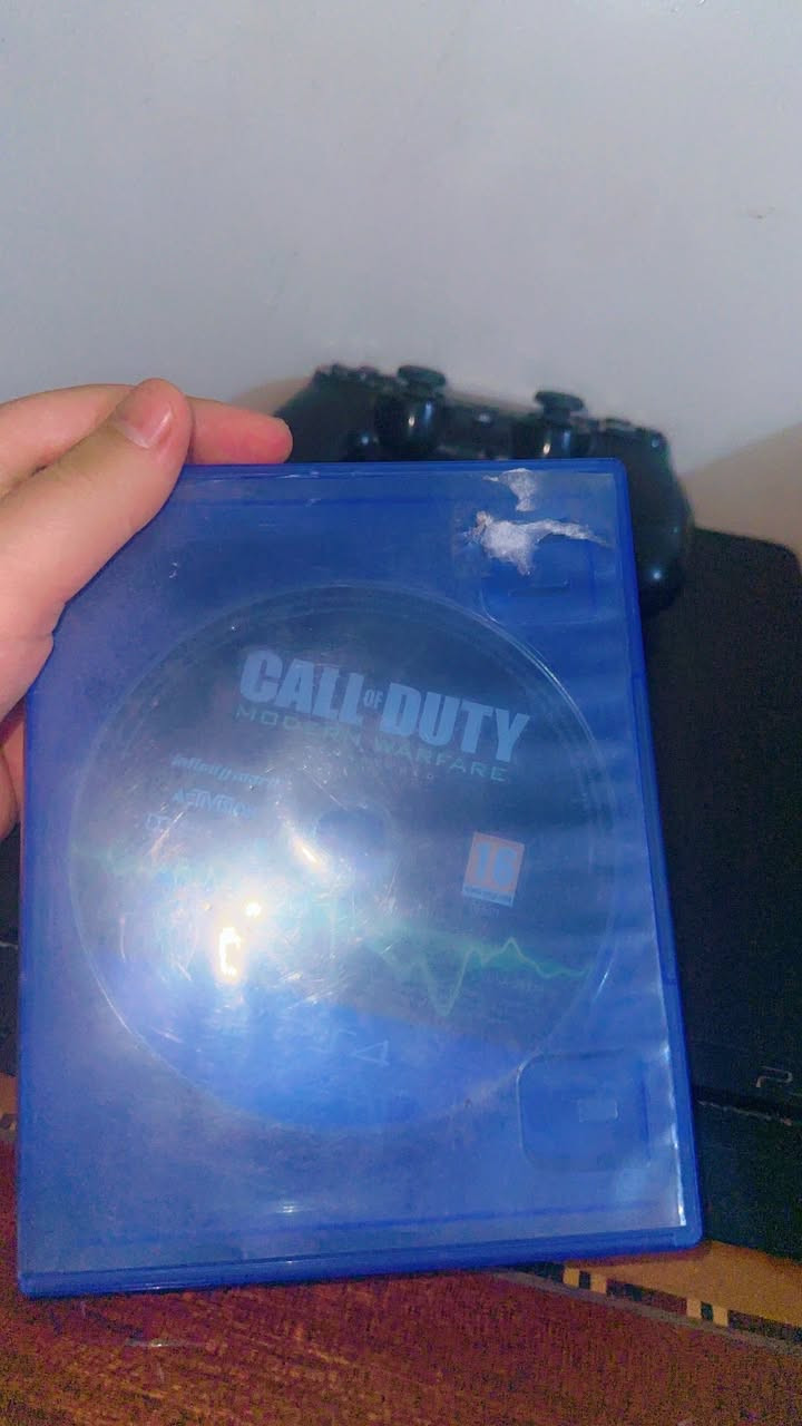 سلام وعليكم بلي4سلم ذاكره500مامفتوح ابد ولا داخل صيانه نضافه ٩٥٪؜انطيك ويا يده وحده اصليه ويو بي إس باتري جديد ماستخدم الباتري ابد بس اليو بي إس بي عطل بسيط جدا وانطيك ويا قرصين واحد كول أوف ديوتي ورينبو6وعندي كراند بس ضايع إذا لكيته هم ويا سعره ٢٢٠الف بي مجال بسيط للشراي مكاني بغداد توصيل موجود🤍 رقم***********‬
