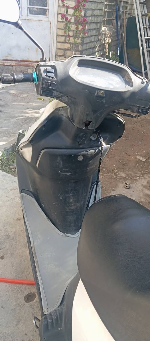 السلام عليكم سبيسي للبيع فقط نضيفه كشر ومحرك بس السواد مال الكصه تعبان دراجه ما متعوبه وكلها بلاديه سعر 400وبيها مجال مكاني حي المعلمين رقمي ***********
