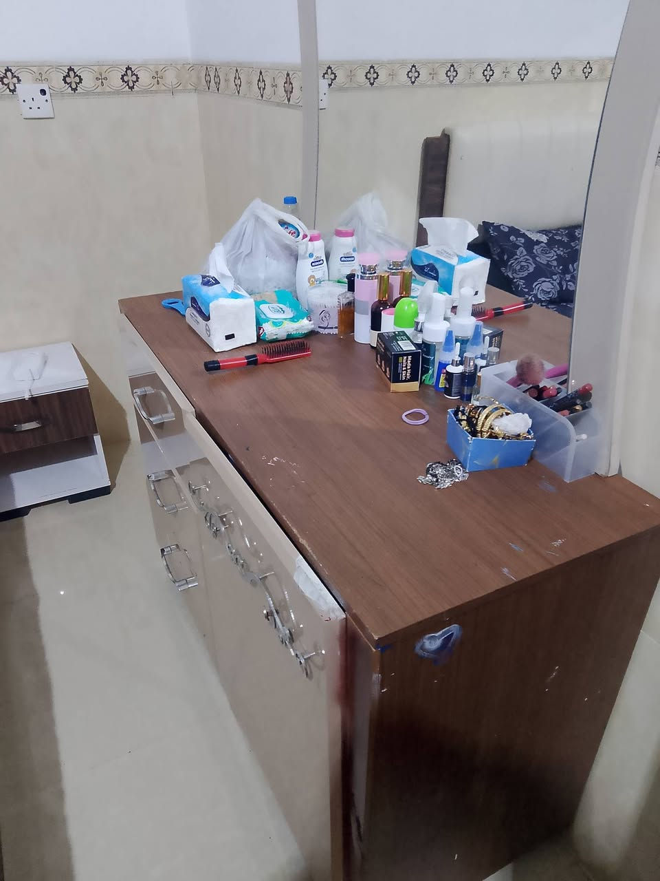 غرفه نوم نظيفه الكنتور جديد كلش فتح وسد الميز مرايه متوسط النظافه الخارجيه كومديات 2 وميز مجرات اضافي والتخت نظيف كلش بدون دوشك سعر الغرفه 140 الف


**إذا كنت صاحب هذا الإعلان وتريد حذفه لأي سبب، رجاءا أرسل رسالة إلى الدعم الفني**