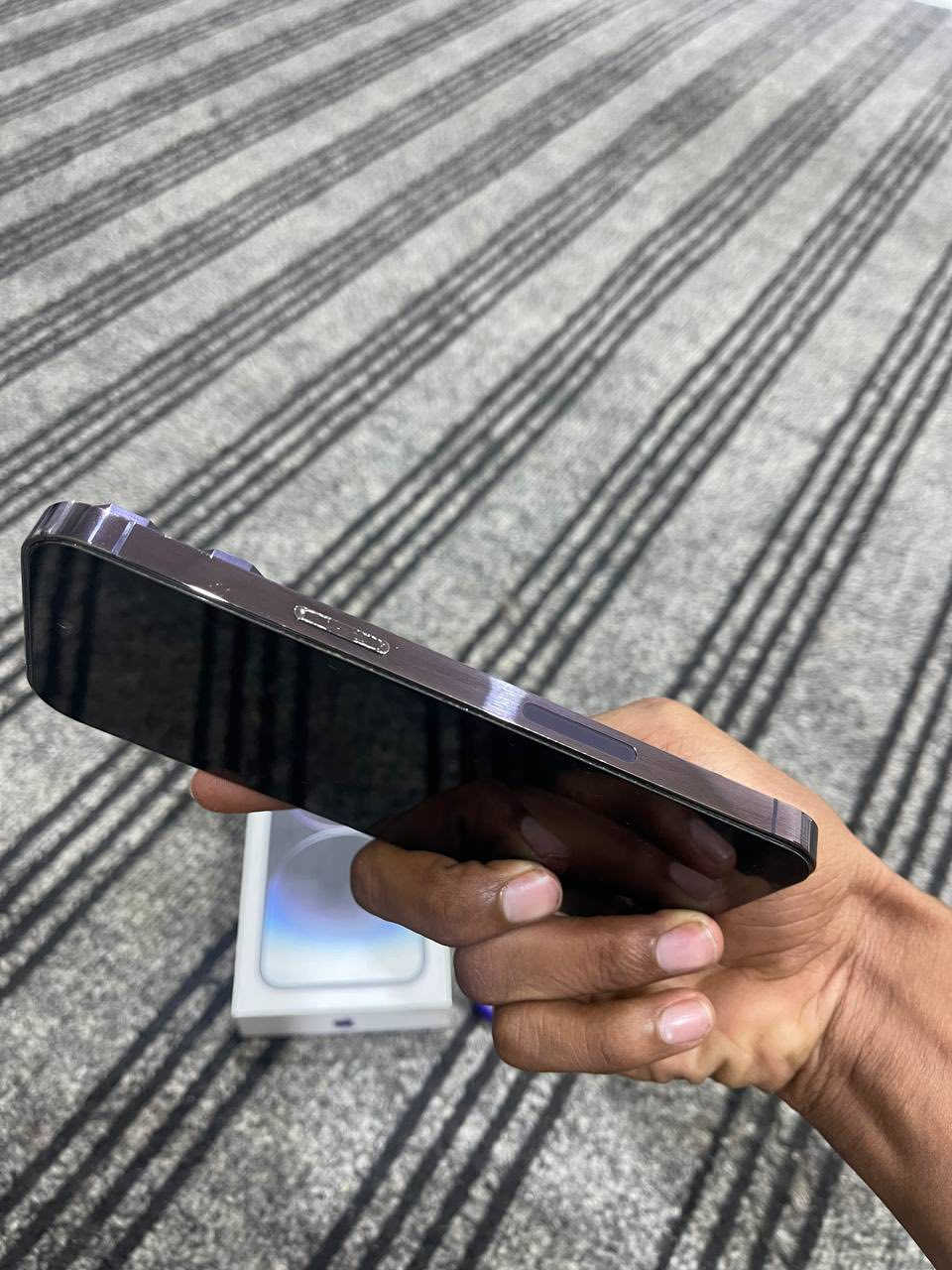 السلام عليكم 
ايفون 14 برو ماكس جهاز نضيف كلش 
مبدل فقط شاشه كلشي شغال 
ذكره 256
السعر 650 عنوان بصره شط العرب 
***********
