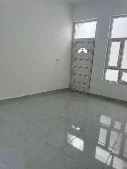 سلام عليكم دار لليجار تقاطع القدس خلف جامعة الرافدين غرفتين نوم صالة استقبال مطبخ حديقة داخلية حديقة خارجية كراج سيارة ٢٠٠متر ***********
