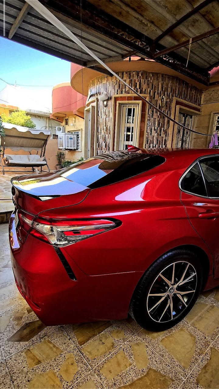تيوتا كامري 2019 SE
فول موصفات ومواصفاتها معروفه
سيارة جديده جدآ لون أحمر دم الغزال 
بأسمي رقمي اربيل سنويه وهزه جديده 
ضررها تحت باب السياره 
ماشي 85 km/h
مكاني الموصل 
السعر خاص 
***********

