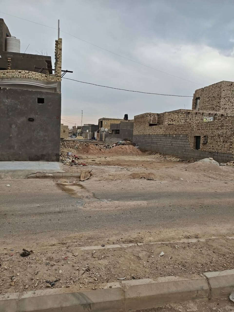 قطعة ارض للبيع حي الغدير الثاني مساحه ٢٠٠متر وجه تجارية على أربع سايدات مقابل مستشفى البناني للاستفسار والاتصال على رقم *********** ☎️📞

