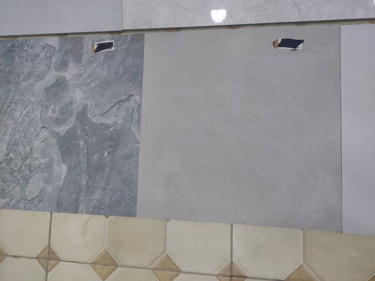 ارضيه هندي قياس 40*40 ناشف ثقيل درجه اولئ
الرمادي خمسه كيلو مدهل الحريه للستفسار ***********
