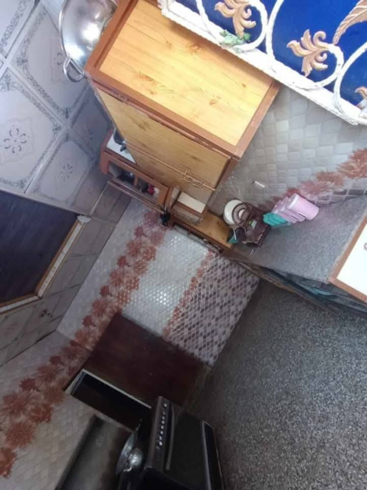 مرحبا عدي بيت للبيع العسكري الصدر الاول مساحته  ٣٠٠وبي مشتمل يحتوي علئ غرفتين وصاله وحمام وغرفة  الضيوف ومطبخ وحمام داخلي وخارجي والطابق الثاني غرفه ماستر وغرفة ثانيه وسطح الاتصالات  علئ الأرقام التأليه *********** سعره ٢٨٠ وبي مجال
