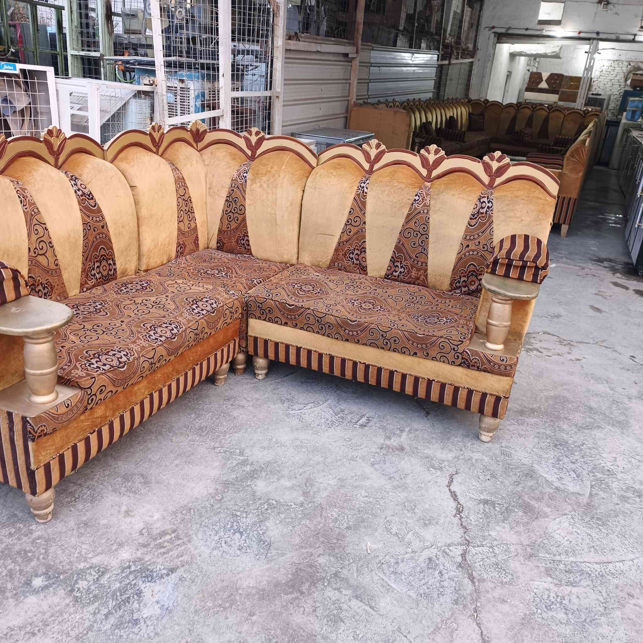 ديوان كامل ٢٨ نفر كويتي درجه اولى في  معرض. ومازاد ابو عصام قرب مستشفى العام سعر مناسب جدآ رقم لمحل ***********
