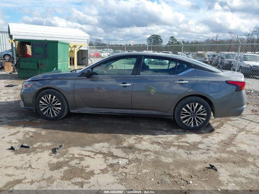 ‏🚗 2024 Nissan Altima 
📅 مزاد: 9 / 1 / 2026
رقم اللوت: 44028967
🛠️ ضرر امامي
‏⚙️ 2.5L • 4 سلندر • دفع ‏ ‏امامي 
📏   45,554 ميل
💎 مزاودة حضوري أو أونلاين
📦 شحن بحري مضمون
🏢 4 فروع داخل العراق
بغداد • كربلاء • الديوانية • العمارة
📲 واتساب: *********** | ***********
✨ انضم إلى كروب الواتساب لمزيد من السيارات الحصرية
‏🔗 https://chat.whatsapp.com/CHchp4i8IM0GCMY7soZfir
⏰ 4 عصراً – 12 ليلاً
🚫 السبت والأحد عطلة المزاد
