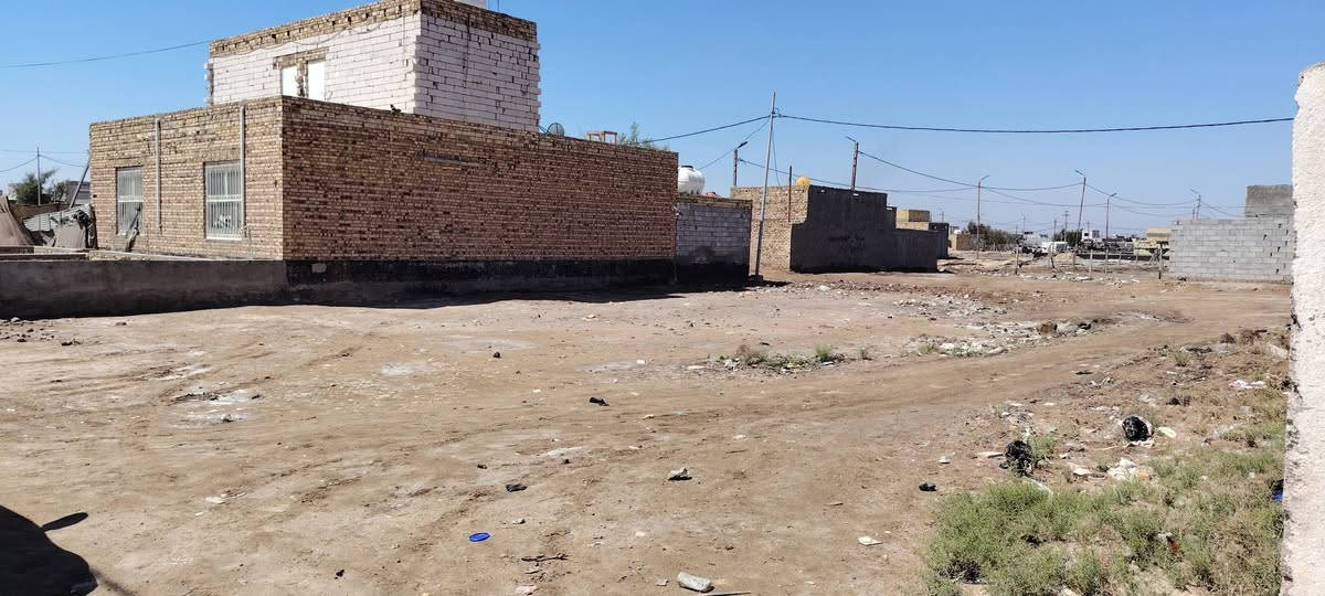 السلام عليكم قطعة أرض للبيع السنيه خلف معمل الاصباغ مجاور مجمع الصادق  مساحه ٦٠٠ مع ١٠٠ فظله توجد كل الخدمات بيها فرع واحد عن تبليط الاستفسار رقم الموبايل *********** اتصل وتدلل
