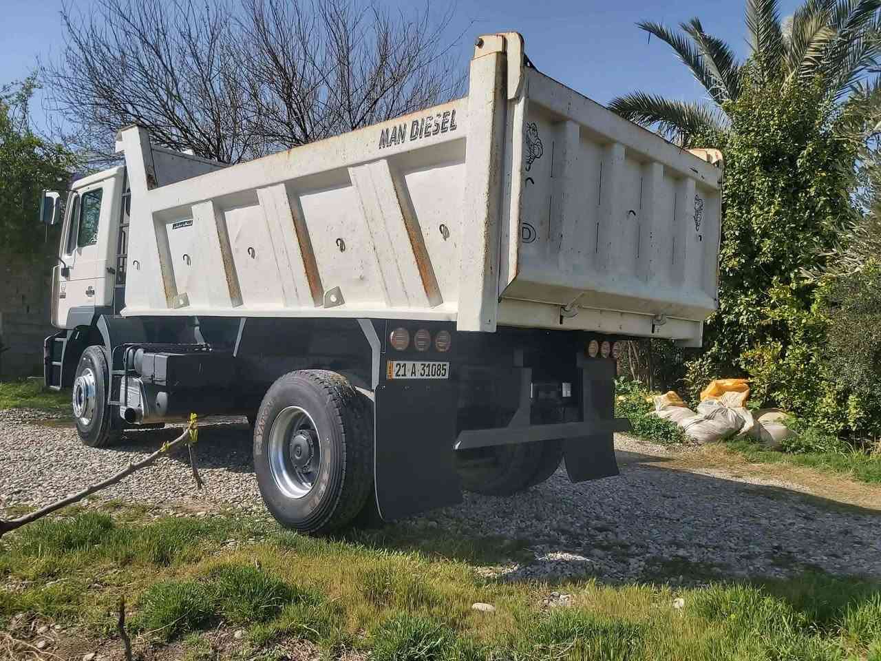 السلام عليكم ورحمة الله وبركاته 
مان 2001 صقر تك للبيع 
حجم المكينه 414 كير عادي حسيره 
اكسل برينة تخم تاير جديد 
سنوية ورقم وبراد وهزه كله جديد 
رقم الهاتف :  ***********
