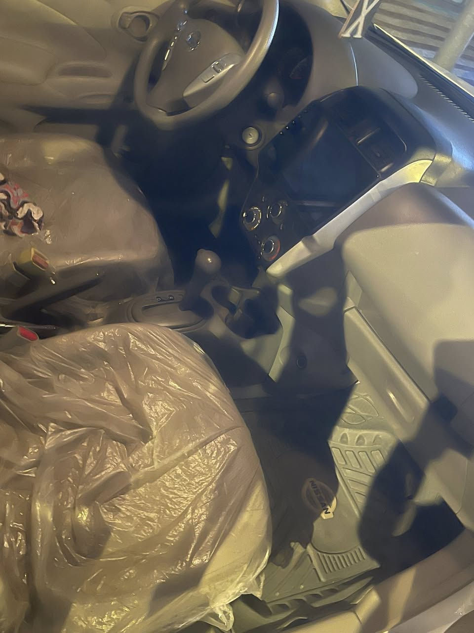 نيسان صني هندي بيها صبغ يم قبق عل كد شبر البانزين والباب كارت جديده كلش ماشيه 45  سبير منازل كاعيه ارضيه جلد  السعر 122 وبيها مجال  البصره حي المهندسين  رقم الهاتف ***********
