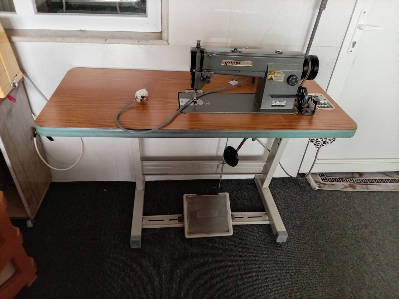 مەکینەی خەیاتی جاکی عەسکەری یابانی بەردەستە بێکەشەیە سەحر 200هەزار ژ.م *********** ناونیشان هەولێر گەڕەکی ژین
