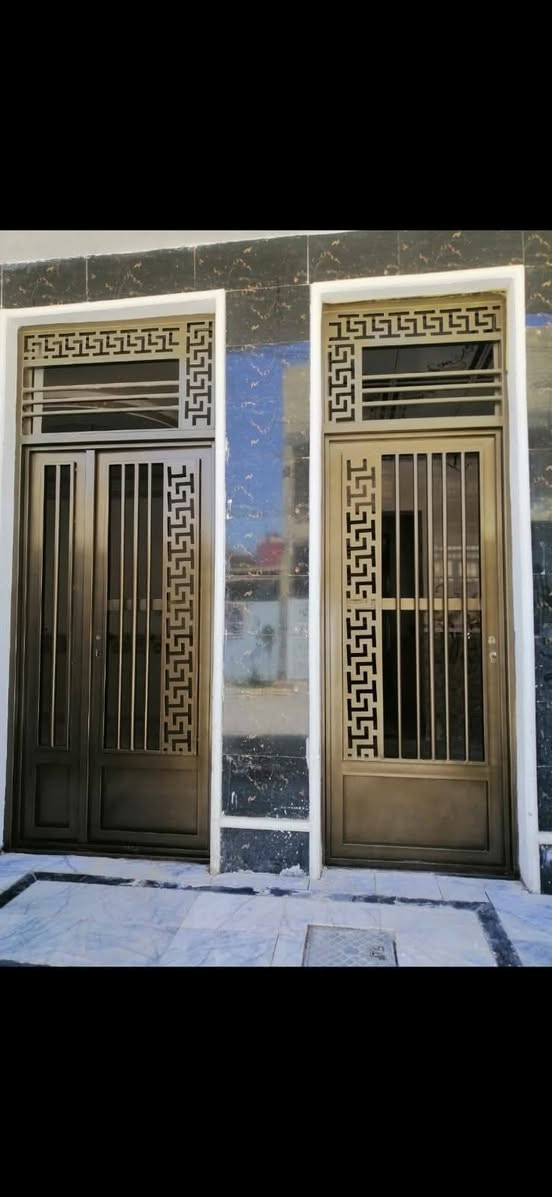 خلفه صباغ متفرغ شرط شغل درجة اولا سعر القطعه 20 الف كرسته وعمل كربلاء ***********
