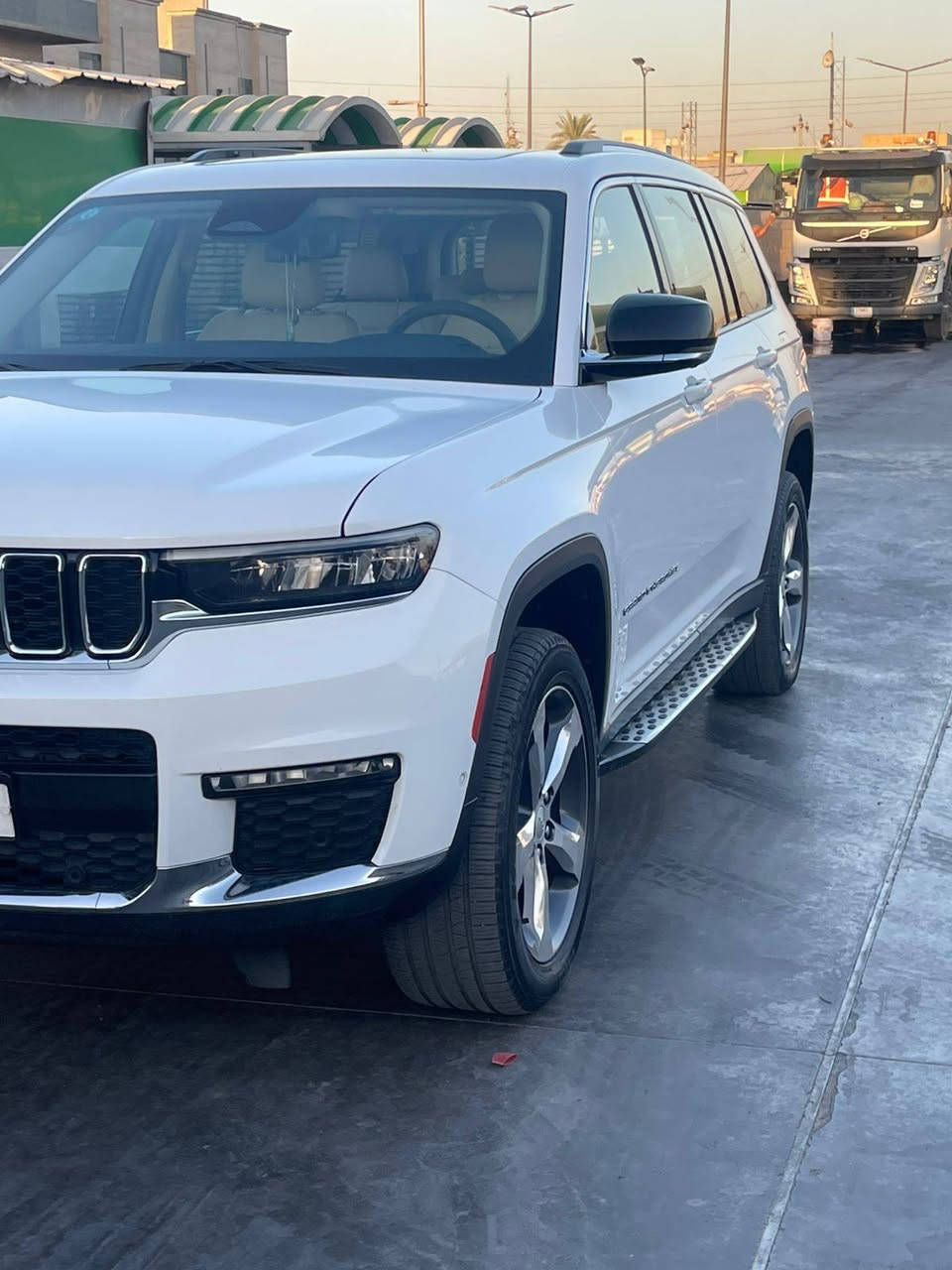 جيب كراند شيروكى 2022
 سيارة نظيفة ووياها السونار مالتها
العداد:  
اللون: ابيض
5 راكب 
رقم  بغداد جديد
المحرك: 3.6 لتر 6 أسطوانات (V6)
القوة الحصانية: 293
عزم الدوران (نيوتن-م): 352
ناقل الحركة: اوتوماتيك 8 سرعات
المواصفات:
*نظام دفع رباعي 4X4 متطور
*فتحة سقف 
*دخول ذكي بدون مفتاح
*ويل المنيوم قياس 18 انج
*شاشة التحكم الرئيسية لمس بنظام Uconnect 5 بقياس 8.4 انج مع نظام ملاحة
*رادار تفاعلي مع خاصية التوقف والانطلاق
*تحذير النقطة العمياء
*تحذير الخروج عن المسار
*نظام المحافظة على البقاء فى المسار
*حساسات خلفية
*نظام مانع تصادم خلفى
*نظام القيادة شبه الذاتية
*مقصورة الركاب من الجلد الفاخر
*مقعد السائق كهربائي
*نظام ابل كار بلاى و اندرويد اوتو لاسلكي
*نظام صوتي فاخر 9 سماعات من ALPINE
*دخول ذكي (بصمة)
*مصابيح أمامية أوتوماتيكية مع مصابيح نهارية وكشافات ضباب LED
*نظام التحكم التلقائي في الضوء العالى
*ماسحات زجاج أمامي حساسة للمطر
*وسائد هوائية أمامية متعددة المراحل ووسائد هوائية جانبية ووسائد هوائية أمامية/خلفية.
*نظام التحكم الإلكتروني بالثبات.
رقم تواصل ***********
مكان السيارة :بغداد الامين الثانية
