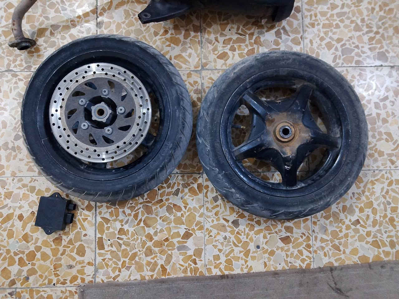 تفصيخ فحل ياباني 🌺
ويالة +تايرات ب40
كاعية و المثلث مالها ب20
سلف رياضي تايواني ختم دولار ب40
عقل بلادي خطين ب 22
مازدة بلادية ب20
هاوزن بلادي ب15
صالنصة نص واقية المرغوبة ب22
***********مكاني بغداد
