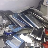 شعندك مبايل البيع تعال خاص سعر مناسب مو يغني بل سعر بغداد مدينه الصدر ...