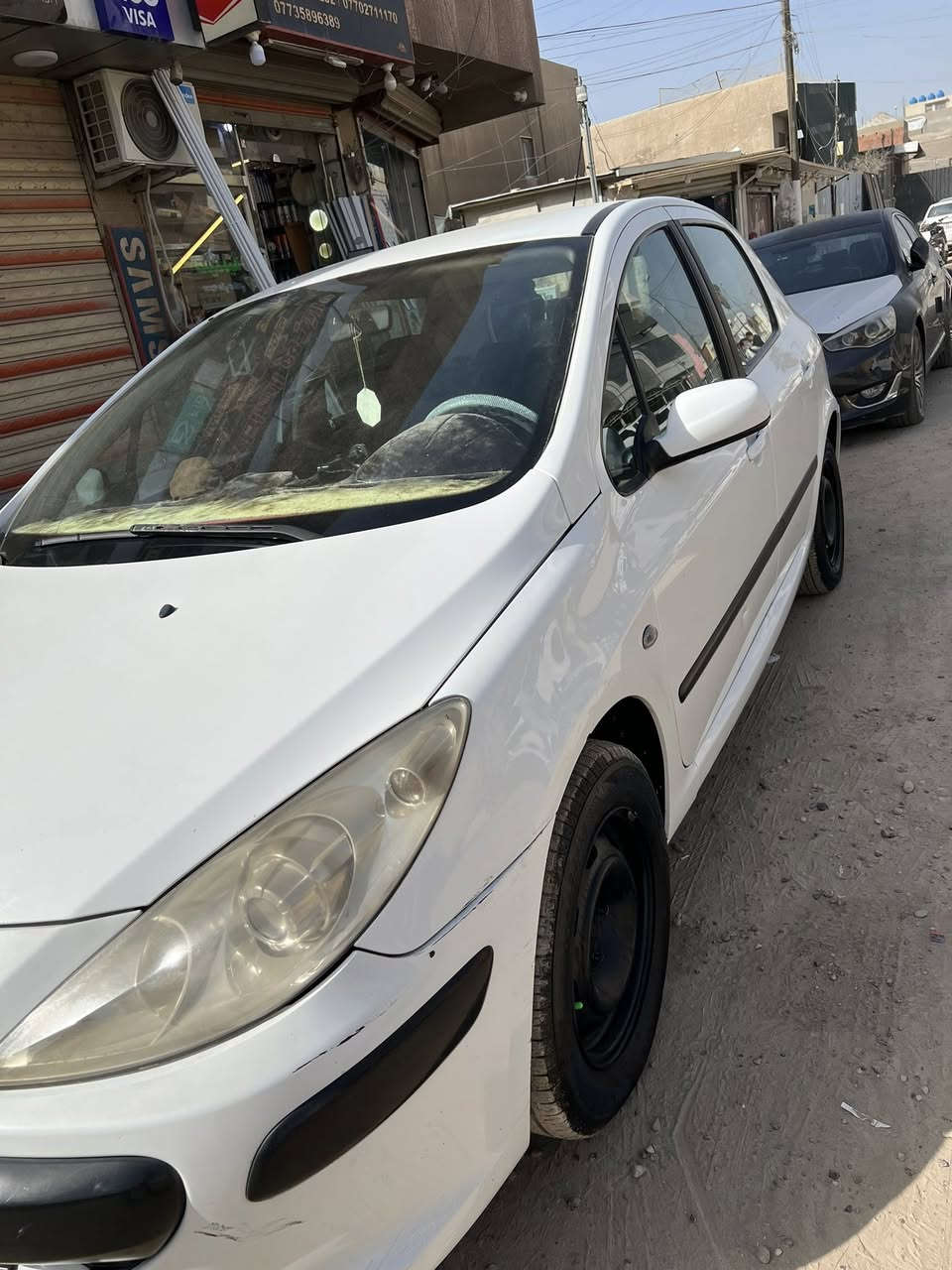 السلام عليكم… بيجو 307 موديل 2006 بأسمي تحويل ثاني يوم سيارة جاهزة مكفوله من الضربه كير ومحرك بحالة جيدة شاشه وكاميرا تخم تاير جديد تدفئة وتبريد شغال الكهربائيات كلها شغاله سونار بيها وكتلوك الشركه وياها غرفتها بلاديه ماشيه 250  رقم انكليزي سعرها 58 وبيها مجال. المكان بغداد شارع المغرب ***********
