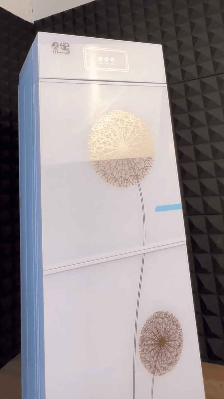 ملّيت من زحمة بطالة الماي بالثلاجة؟ 🧊 الصيف حار والثلج يخلص بسرعة؟ ومنا منا تريد استكان شاي مخدر بس تعبت من ناطرة القوري؟ ☕🔥
جبتلك الحل الملكي اللي راح يريّح بالك ويريح عائلتك أو موظفيك! 👇
👑 براد اليزن المطور بـ واجهة زجاجية ملكية 👑
مو مجرد براد.. هذا قطعة ديكور وفزعة بكل بيت ومكتب! 😎
الجهاز الأقوى 2 في 1 اللي يجمعلك الفخامة والأداء العالي:
🦾 ثلاجة حقيقية وموزع مياه بنفس الوقت: مو خزانة عادية! الجزء السفلي عبارة عن ثلاجة تبريد فعلية مقسمة بذكاء لخانين، تحفظ بيهه عصايرك، فاكهتك، أو غدا الموظفين.
🔥 هيتر جبار (ماي مغلي فوراً): صب الشاي والقهوة والمشروبات الساخنة بدون أي تأخير ولا دقيقة ناطرة.
❄️ نظام تبريد ثلج: يبرد الگلب بنص جمرة الصيف.
💎 تصميم زجاجي فاخر: واجهة أمامية من الزجاج المقسى المقاوم للخدوش بنقوش زهرية راقية (متوفر بالأحمر الناري الملكي والأبيض اللؤلؤي) يلوگ لأرقى ديكور.
🔌 أمان وتوفير طاقة: دكم خلفية مستقلة (الأخضر للتبريد والأحمر للتسخين) يعني تشغل اللي تحتاجه وتطفي الباقي، ويا قاطع أمان لحماية الأطفال وسلك أوروبي متين.
💧 حامل قوارير ذكي: انسى طشرة الماي وفوضى تبديل الدبة، القمع المدبب يثقب الغطاء تلقائياً وبدون أي تسريب!
🎁 العرض الأقوى والسعر لـفترة محدودة! 🎁
تخيل كل هاي المواصفات والفخامة وبسعر صدمة:
💰 داخل بغداد: بس 66 ألف دينار (والتوصيل مجاني بالكامل! 🛵)
💰 باقي المحافظات: بس 68 ألف دينار واصل لبايب بيتك!
يعني السعر ويا التوصيل بلاش! 🤩
📞 لا تتردد والحق على الوجبة قبل لا تخلص! للحجز والاستفسار تواصل معنا هسة على الرقم:
*********** (اتصال أو واتساب) بغداد, العراق
