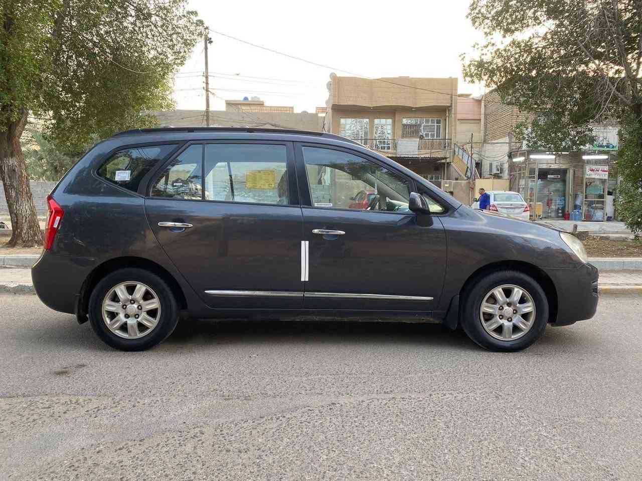 السلام عليكم احبتي كيا كارنز ٢٠٠٨ خليجي بدون صبغ وبدون تبديل ٧ راكب قطعتين تبريد مكينه ٢٠٠٠ 
رقم بغداد انكليزي سنويه وهزه جديد تبريد شغال صدر جديد وتخم تاير جديد
داخل بيجي وكشنات مخمل  حساس خلفي ملاحضه بيها مكانات بارد وخدوش
بغداد المشتل نهايه المعلمين ***********  السعر ١٠٣§§
