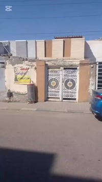 ١٠٠م • طابق ونص • قرب سوق المسقف