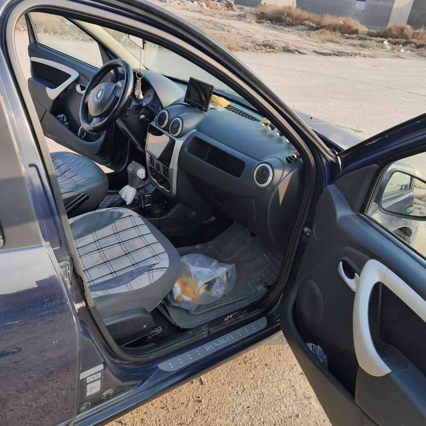 رينو موديل ٢٠١٣ بدون ضربه
سياره جاهزه
بيها جراد شويه 
وبأسمي
٥٥ ورقه وبيها مجال للشراي 
للاستفسار اتصل ع  الرقم
***********
