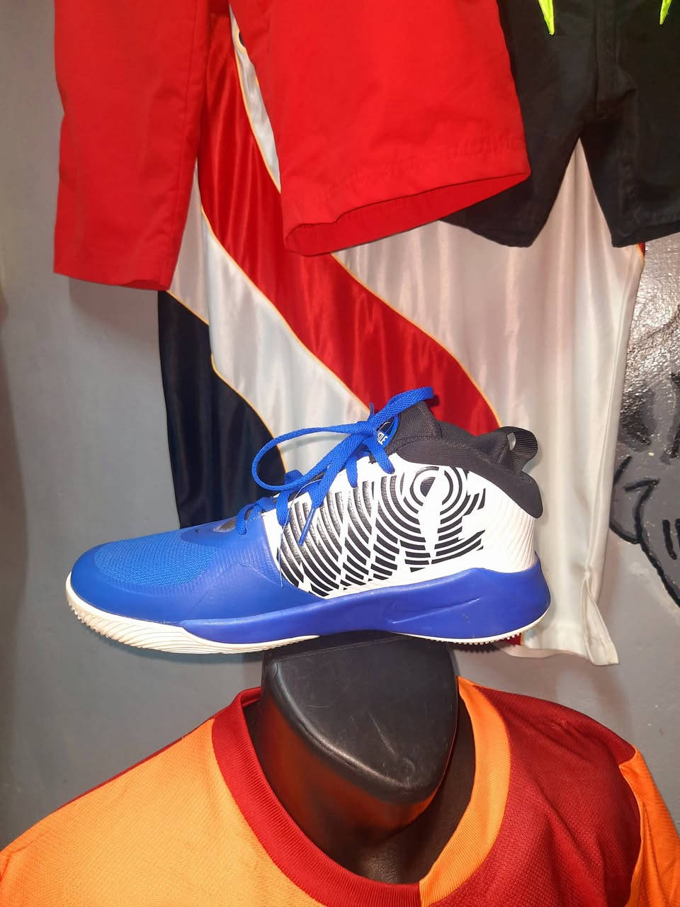 Nike Basketball Original💯

Taille 40


**إذا كنت صاحب هذا الإعلان وتريد حذفه لأي سبب، رجاءا أرسل رسالة إلى الدعم الفني**