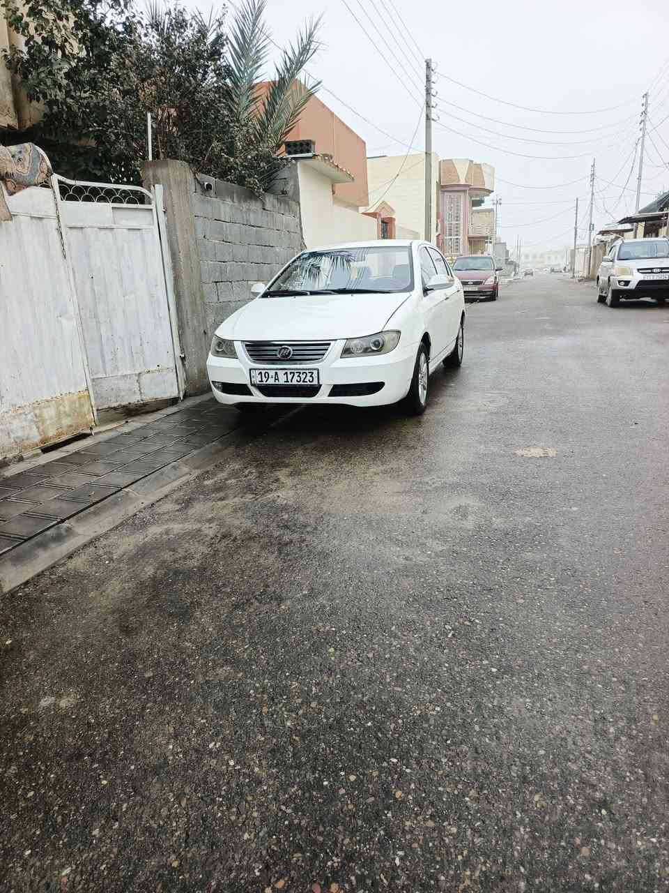 يا الله
ليفان ٦٢٠ باسمي السيارة كاملة من كلشي بلادية
بيه خياسات قليلية بالدوس وهذا الشي معروف بالليفان 
سلابت روف  بيه ايضاً بداية قليله خياس .. 
الباقي كله بلادي وشغال سيارة اخت الجديدة. 
شوفت عينكم تبريد تدفئة مكينة گير خير حدادية خير من الله تجي وتشوف بعينك .. رايدة ب ٥٤ ترهم مرواس سيارة اوتو 
اتصال على الرقم ***********
