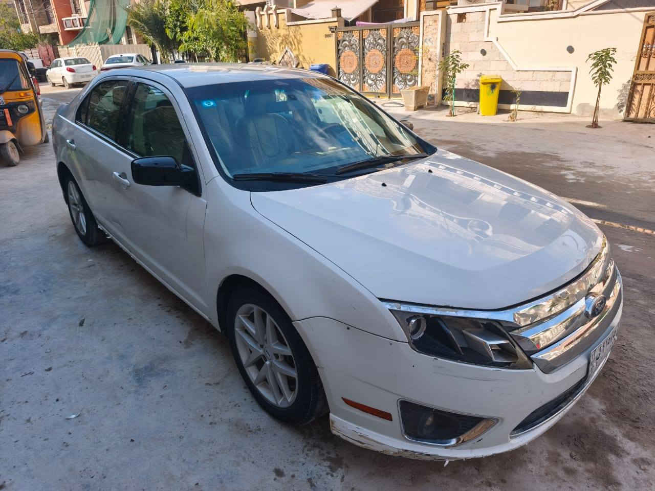 السلام عليكم.
سيارة فورد فيوجن للبيع السعر 60 وبيها مجال 
السيارة ما بيها ضربه ولا قطعه مبدله ولا صبغ . 
بيها طخه بالچاملغ الامامي والجنطه هم مثل ما موضح بالصور. 
گير/مكينه مكفولات. 
تبريد/تدفئه/ كهربائيات كله شغال. 
صدرها نص عمر.
يحتاجلها مازدات اماميه ومرايات. 
رقمي ***********
عنواني دورة زراعي ابو طياره
