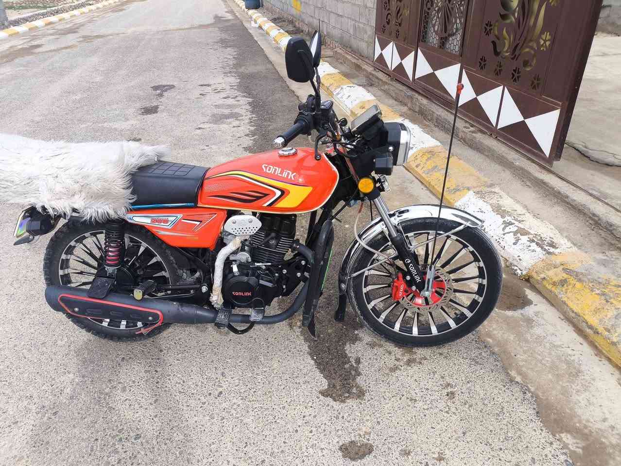 السلام عليكم شباب دراجه للبيع موديل 25 ضغط وزنجيل بعدها زيرو السعر وصلت 925 اللي يحب يتصل على هذا الرقم 
***********
