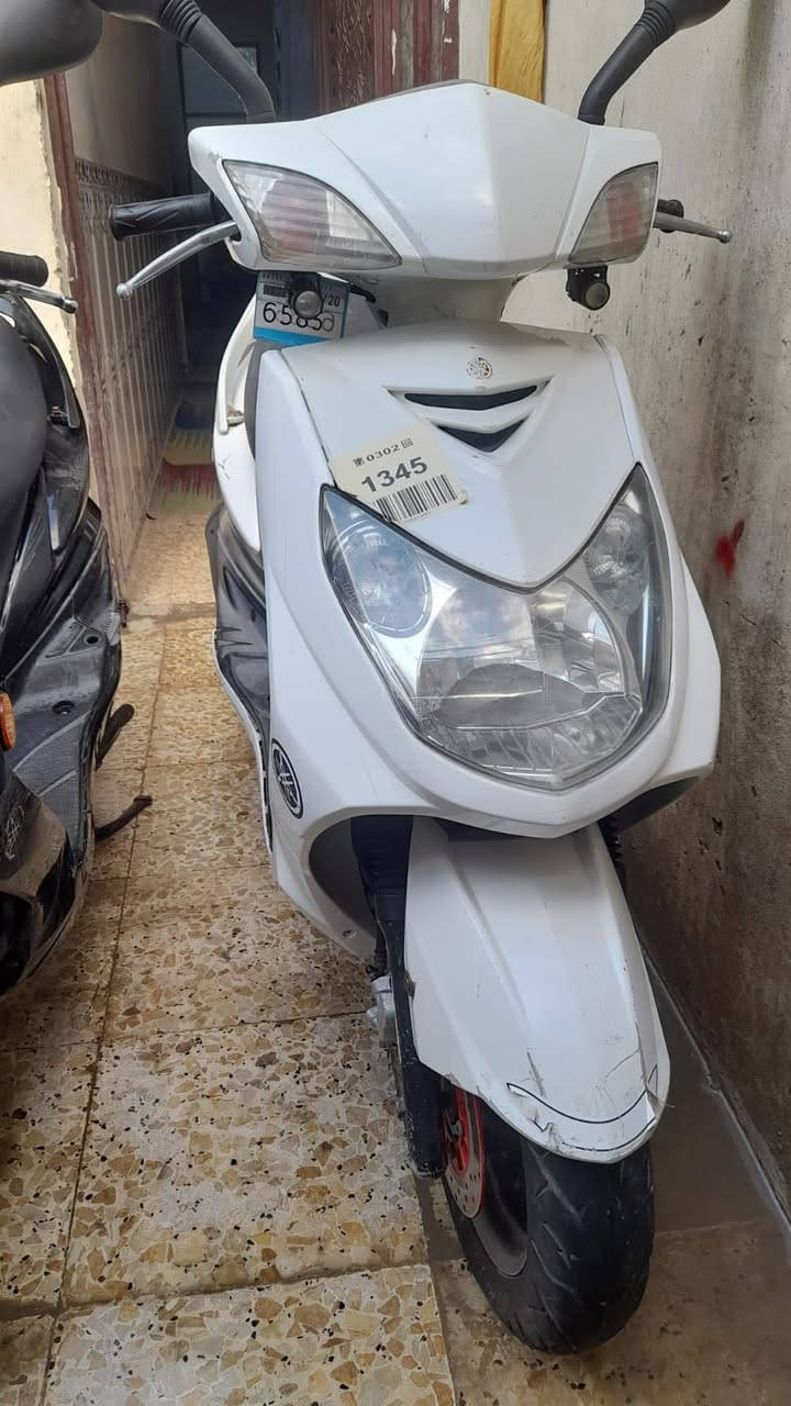 سكنس فحل نوزل ابلاديه كلها شغاله محرك نضيف ابلادي ماينسمع صوته كهربائيات كلها شغاله تايرات جدد ابريكات خلفي امامي اوراقها كامله سعر 700 بيها مجال  مكاني العبيدي شهداء الثالثه ***********
