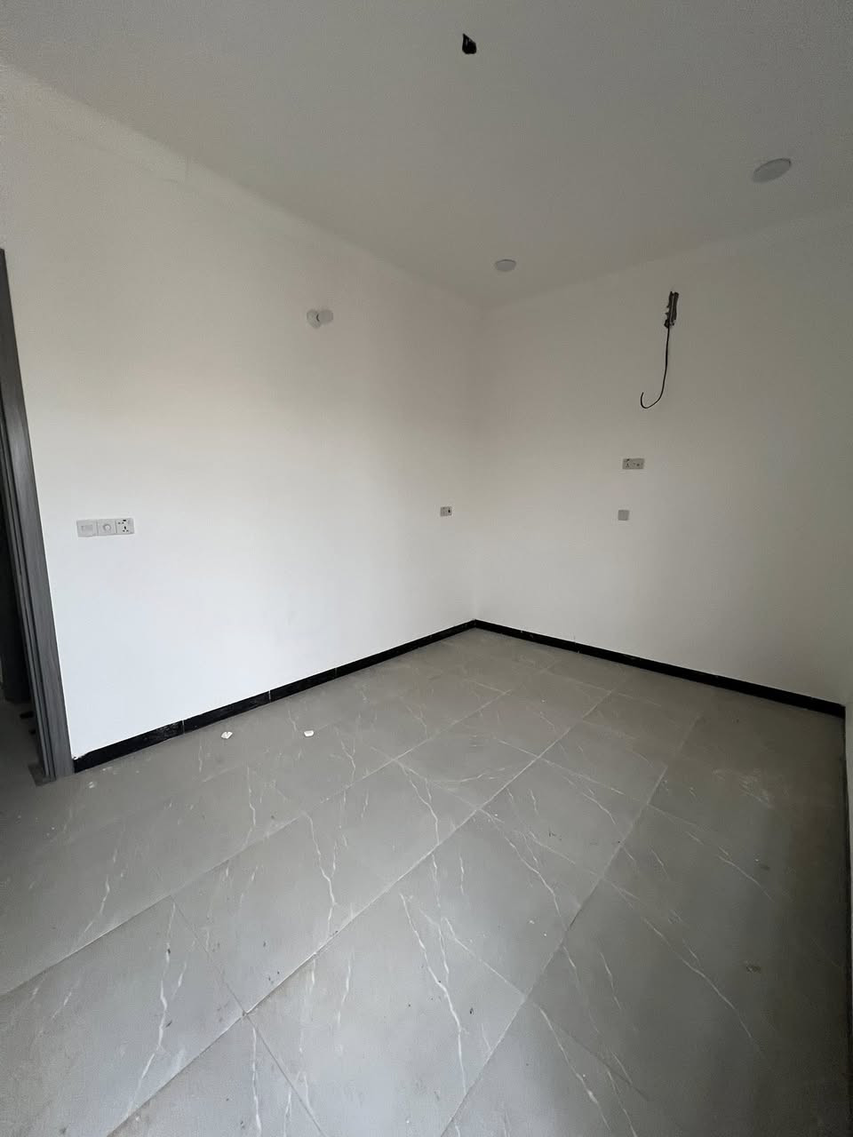 🏠دار سكن 🏠
__
⭕العنوان: طريق السنيه السياحي داخل مجمع توحيد
  ⭕مقابيل؛السكه القطار
⭕موقع مميز _
____
🌿زراعي سند25
🌿بناء حديث2026
🌿كونكريت مسلح 
🌿طابق واحد
🌿غير مسكون 
🌿ركن وعل ساحه

♦️المساحة :100م² 
♦️الواجهة  : 10متر
----------------
                     
تفاصيل الدار 🏠
___
🌿غرف نوم 💯
🌿صالة
🌿مطبخ 
🌿استقبال 
🌿مجمع صحي 
    
   #مكتب_صناع_المال_للعقار 
عنوان المكتب
الفرات شارع الصب قرب التسفيرات 
للاستفسار مراجعة المكتب اوالاتصال على الارقام 
***********
***********
