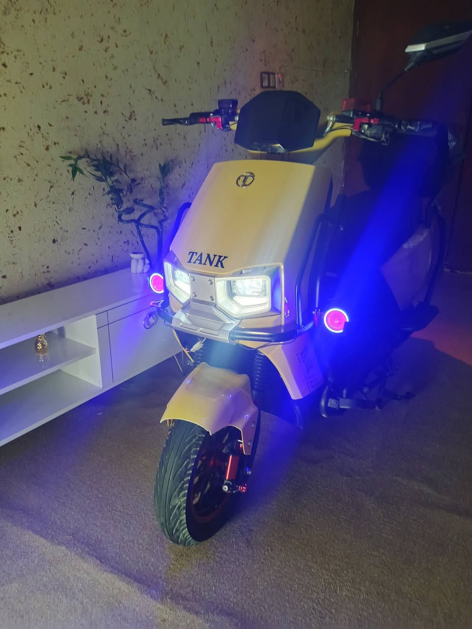 السلام عليكم 
دراجه كهربائية ماركه TANK
موديل 2025 / ماشيه 1600 /ابلوتوف سماعه /         السعر : 900 ألف بيهه مجال 
الاستفسار اكثر على رقم ***********/ *********** واتس اب 
عنوان الكاظميه
