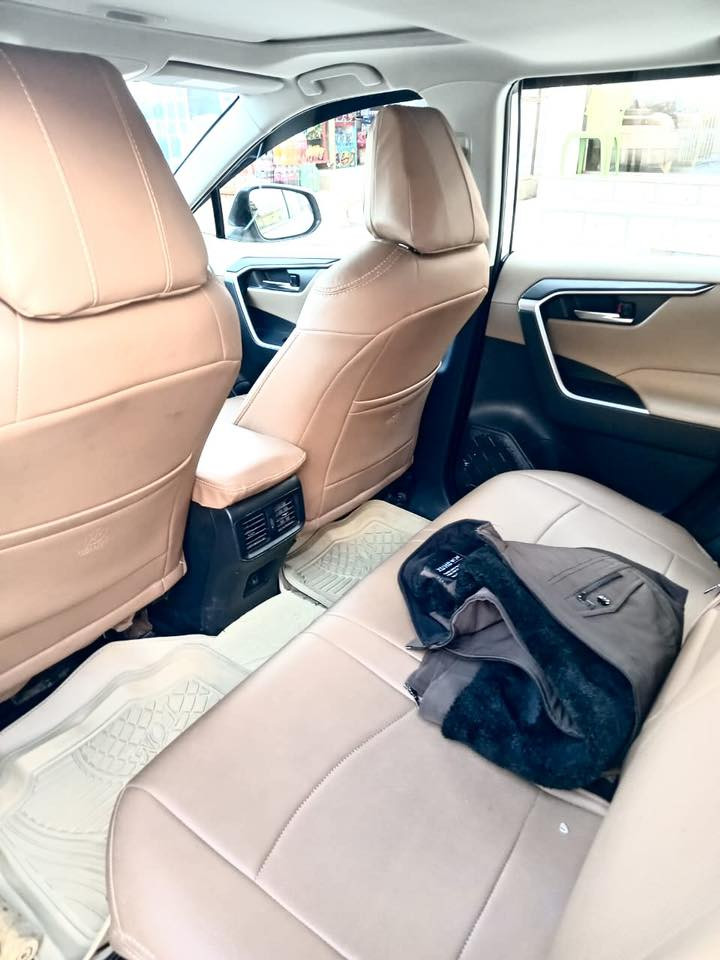 #للبيع

تويوتا راف فور خليجي 
موديل 2020

فول مواصفات
 فتحة سقف
بصمة تشغيل
صندوق كهرباء 
وباقي المواصفات معروفة

السيارة مكفولة من بارد وصبغ وتبديل 
ماشية: 123 الف
السيارة بأسمي رقم أربيل تريد تحويل او وكالة 
والسيارة احلى من الصور 
السعر: 265 وبيه مجال

مكان السيارة: الانبار - الفلوجة 

#ملاحظة: أنا مكلف بالنشر التواصل مع صاحب السيارة الشرعي على الارقام التالية:

‭***********‬
‭***********‬
