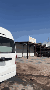 بسم الله الرحمن الرحيم 
شيري H5 2013 لبيع 
سياره خير منً الله كفاله كير ومحرك 
سياره معمره جديد وشغل مرتب 
مكان السياره بغداد 
بيهة صبغ كم مكان 
السعر٩٥ 
رقم بغداد مصفرة هيئه وغرمات تستلم صافي 
سنويه لحد 2027/10/10
*********** وتساب 
 *********** وتساب
