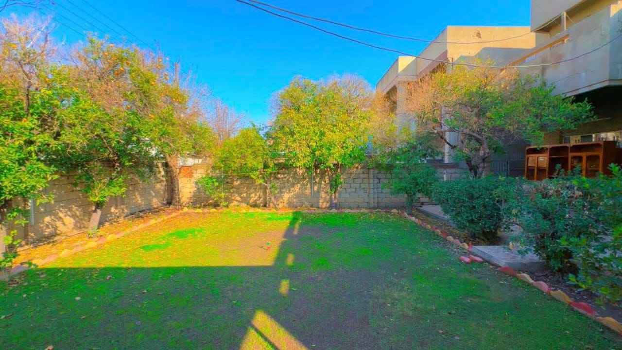 فرصة لا تعوض 
دار سكني للبيع 
بمكان راقي ويصلح ليكون استثمارا ناجحا في مدة قصيرة 
العنوان حي المثنى قرب مستشفى صحةالمرأة 
المساحة الاجمالية ٤١٢م الواجهة ١٥
العمق ٢٧.٥
صالح للسكن كمنزل
الطابق الاول ١غرفتين هول مطبخ استقبال صحييات
الطابق الثاني .ثلاث غرف نوم
البيت طابو ملك صرف سند 25 طابو.الزهور
التحويل بعد البيع مباشرة
للاستفسار التواصل مع صاحب الدار 
لا تفوت الفرصة واتصل قبل غيرك
عبر الاتصال 
او عبر الواتساب 
*********** بغداد, العراق
